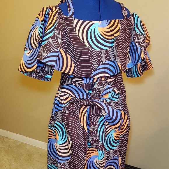 Eniola Beautiful Pinwheels Dress - Picture 6 of 7